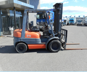 1994-toyota-used-hinged-forklift-6fd25-2-5-ton-for-sale-in-japan-diesel